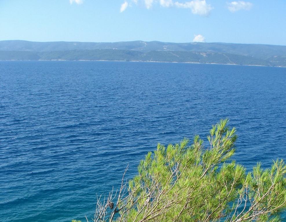 12.Ostrov naproti je Brač